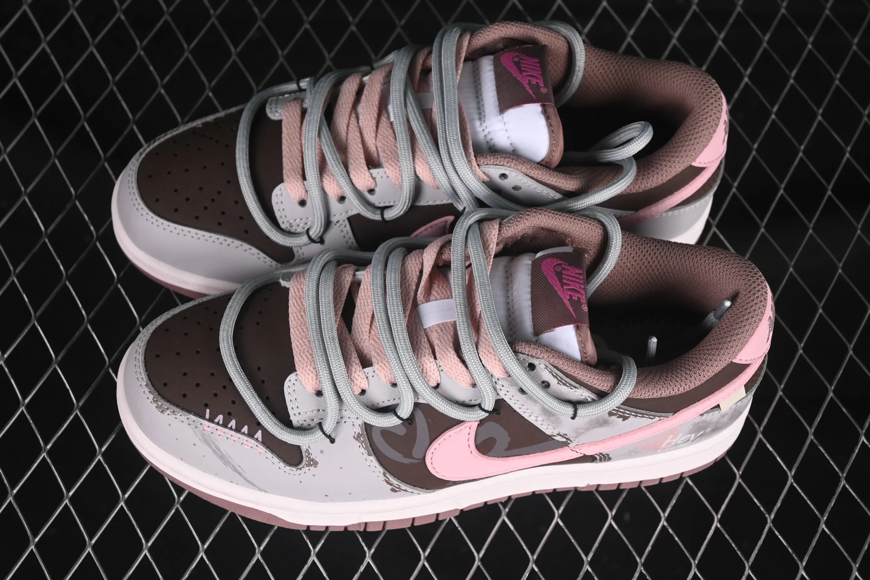 All Categories Nk SB Dunk Series Nk SB Dunk Low High-end Customized Low-top Shoes Nike Dunk Low Koala Party Pink Dream Chorus Sweet Cool Hot Girl Deconstructed Low-top Casual Shoes FZ3611-208